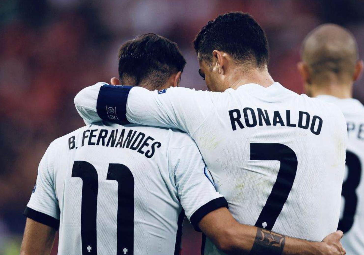 曼联盯上巴黎天王，疯狂“抢食”的简单介绍