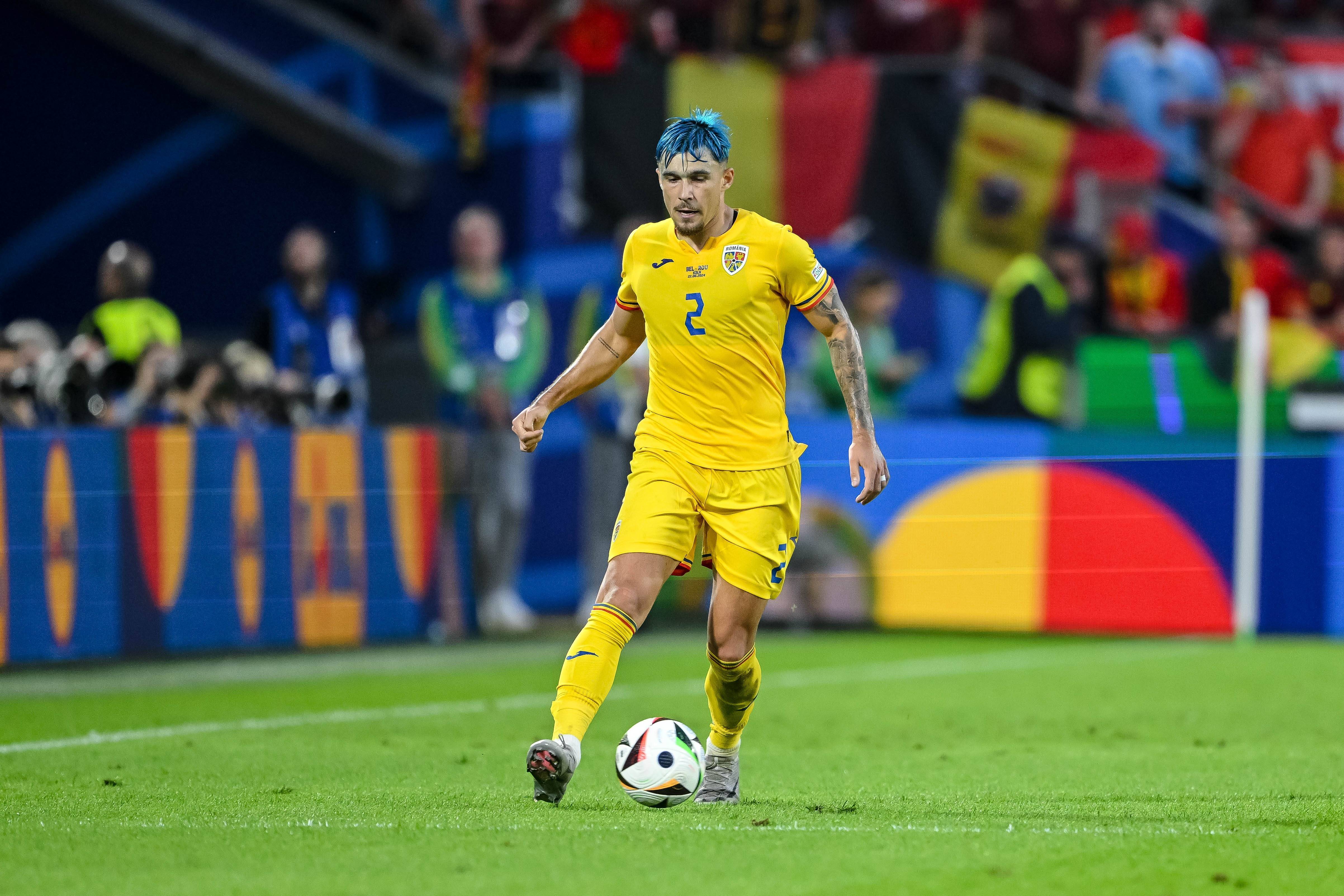 荷兰队在欧预赛中表现卓越，备受瞩目