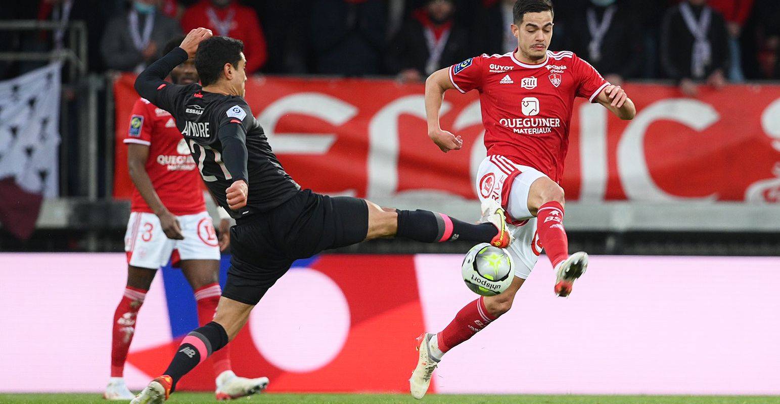 关于巴恩斯利继续胜利！威尔逊球队状态火爆的信息