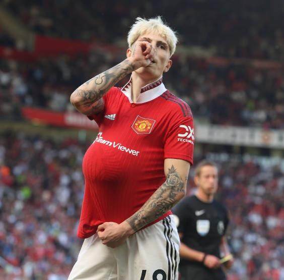 不来梅队员团结一致，击败对手稳住局面