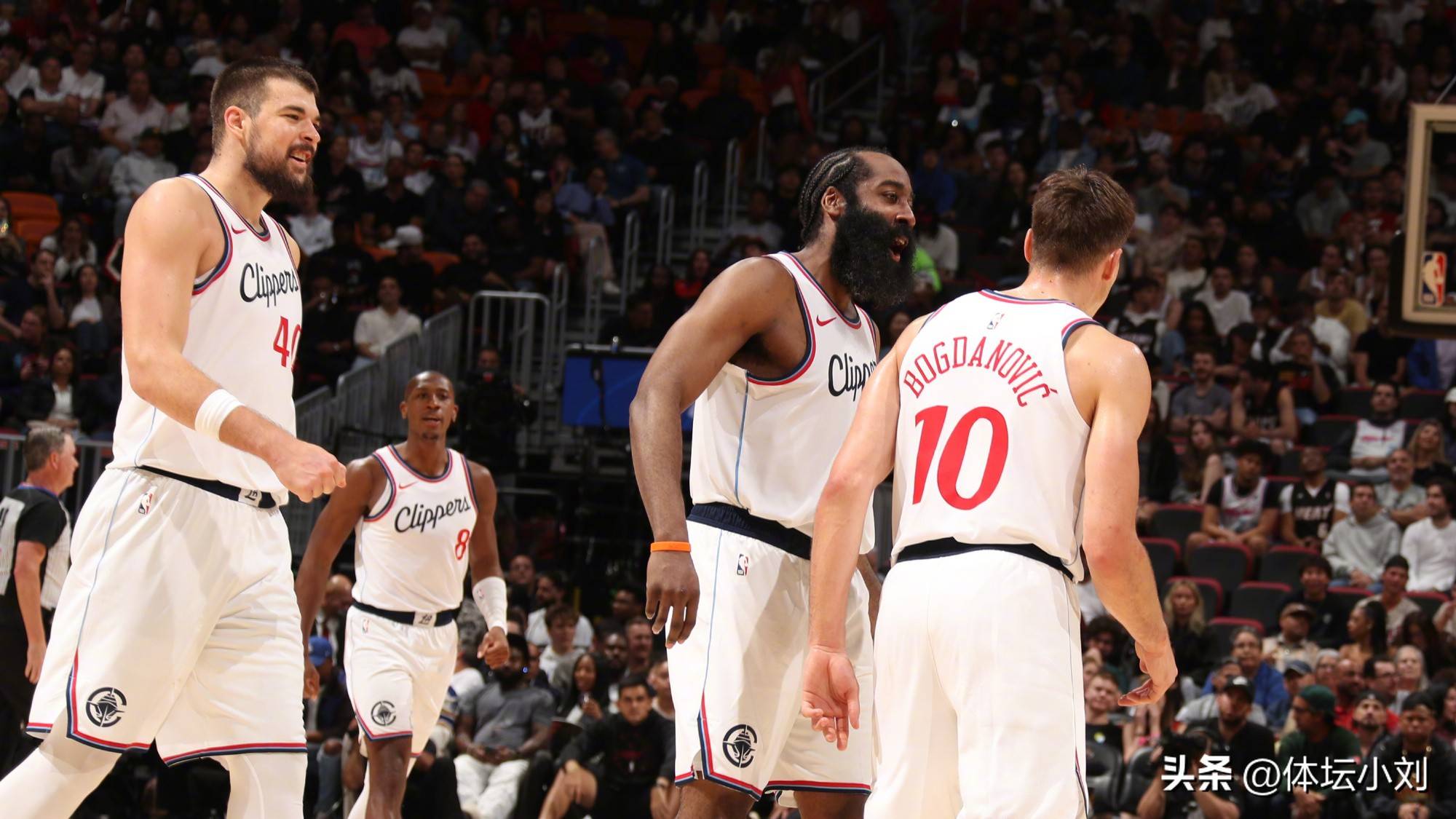 包含快船三巨头联手，西蒙斯得分突破，三连败冲击季后赛！的词条