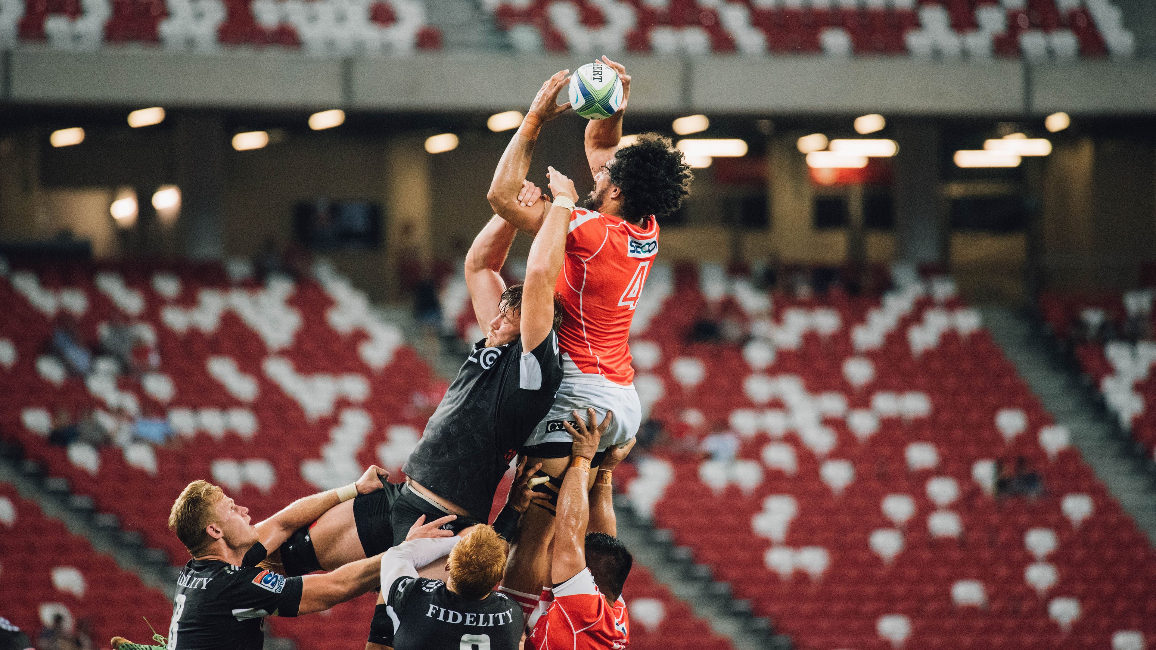 RNG不断突破！，詹姆斯连续五场比赛得分超过出色防守赢得满堂喝彩